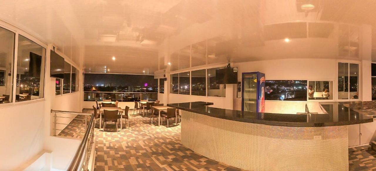 Hotel Giron Plaza Extérieur photo