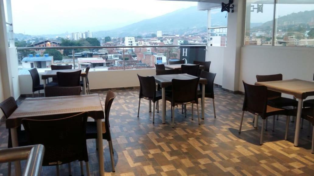 Hotel Giron Plaza Extérieur photo